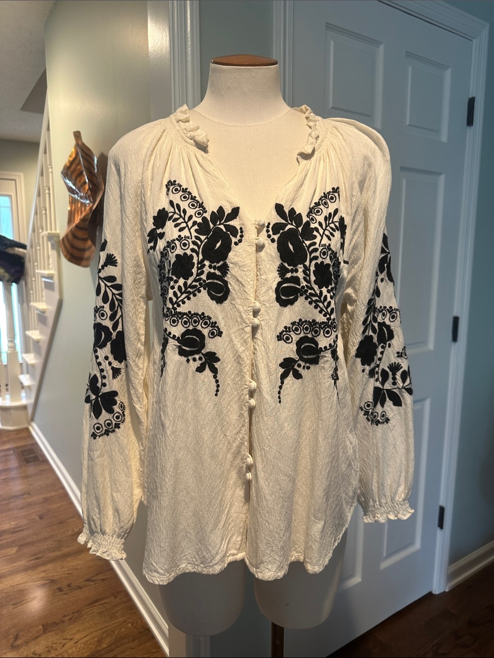 EUC Fat Face Sz 12 Embroidered Peasant Blouse Ivory Black Floral Embroidery BOHO